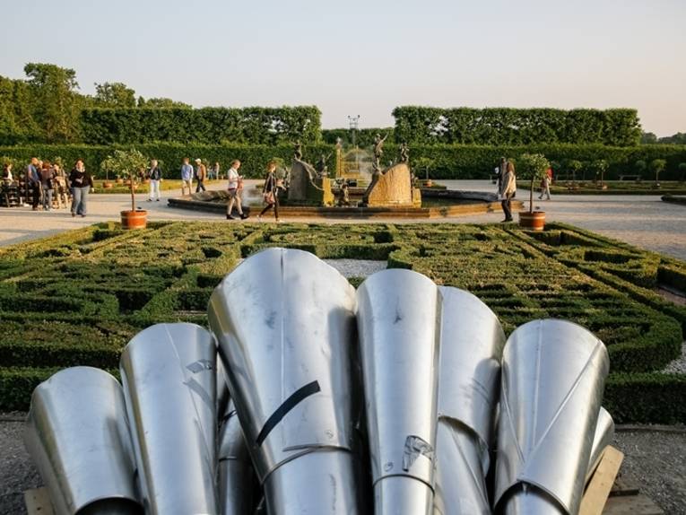 "Ringlandschaft mit Bierstrom" im Orangenparterre des Großen Gartens