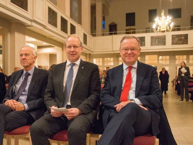 Vor der Zeremonie in der Neustädter Hof- und Stadtkirche: Prof. Dr. Erich Barke, Stefan Schostok und Stephan Weil