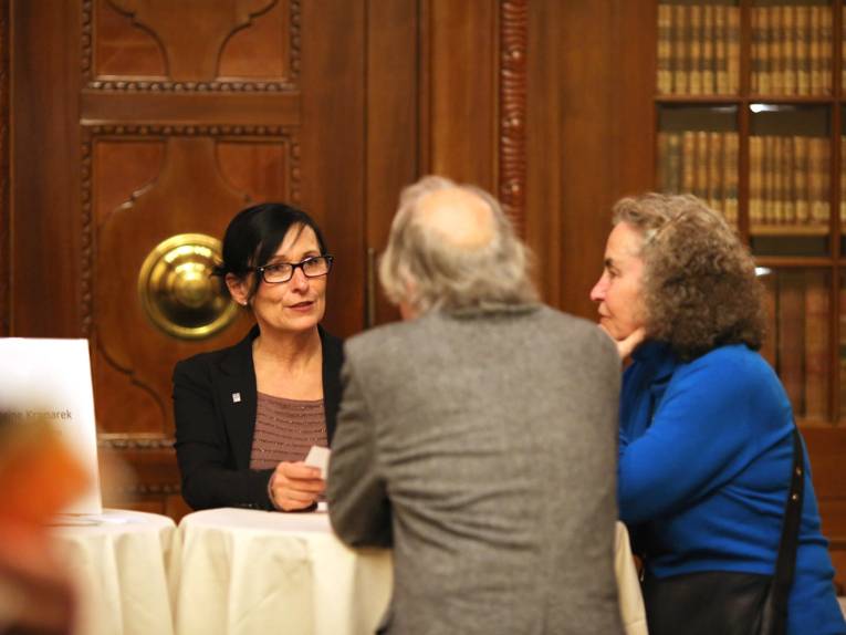 Neben den Dezernentinnen und Dezernenten stand auch Bürgermeisterin Regine Kramarek für Gespräche bereit