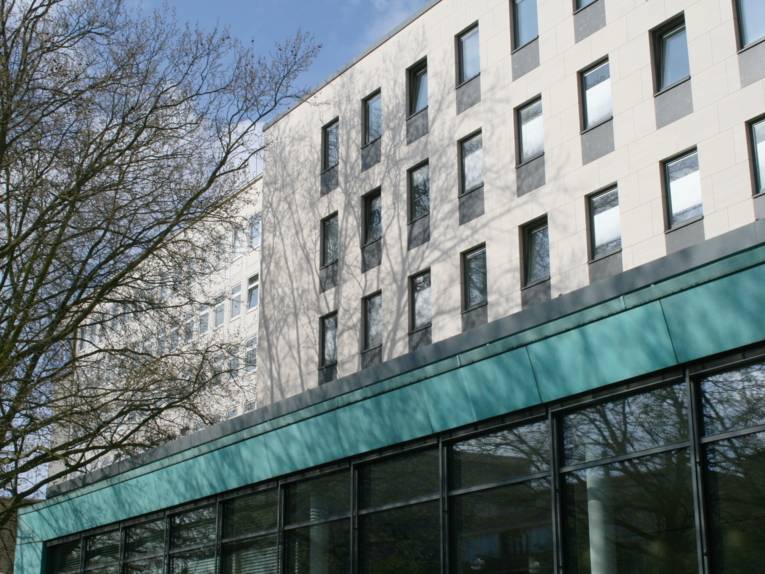 Das Regionshaus auf der Hildesheimerstraße am Morgen