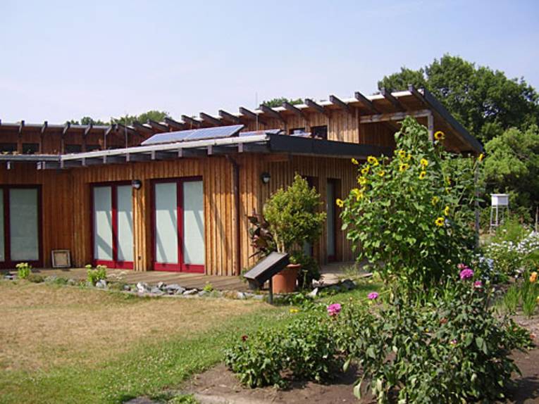 Photovoltaik-Dächer im botanischen Schulgarten