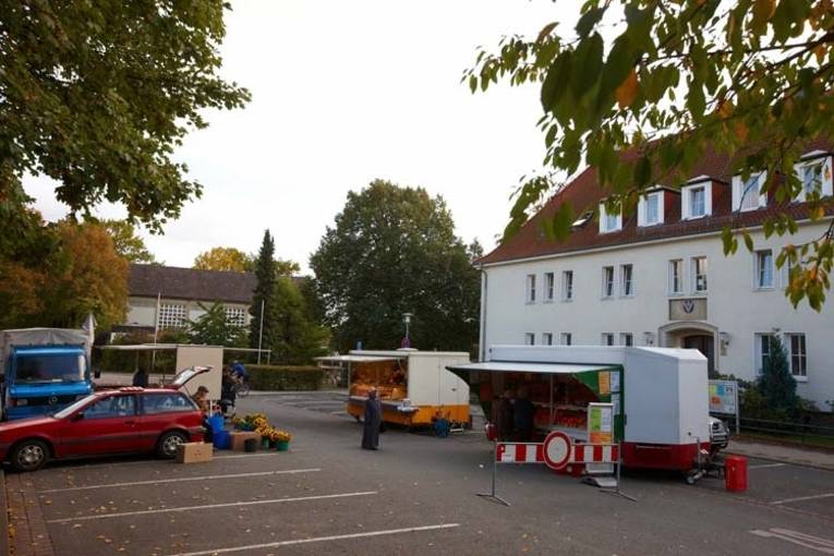 Blick auf den Vinnhorster Wochenmarkt