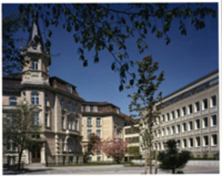 Ansicht auf Gebäude der Region Hannover vom Innenhof