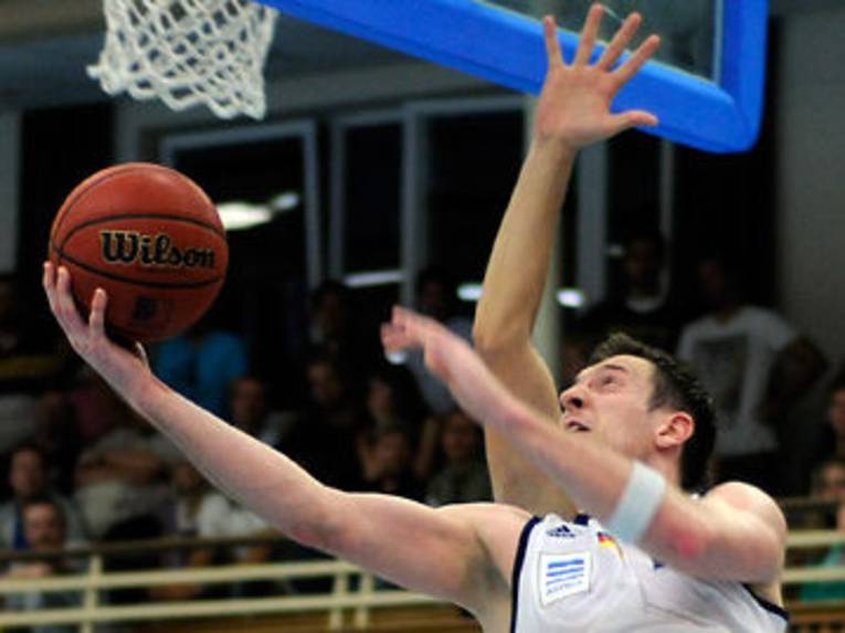 UBC-Spieler Jan-Peter Prasuhn setzt zum Korbleger an.