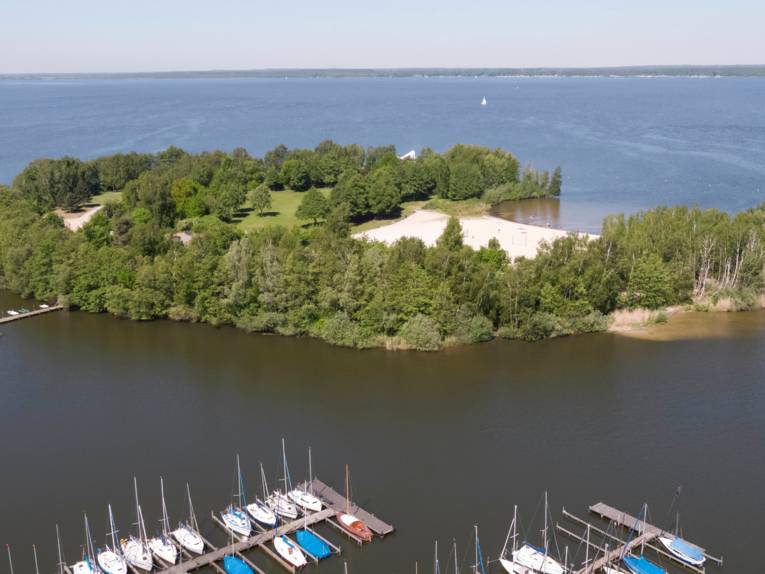 Blick aus der Luft auf die Badeinsel Steinhude