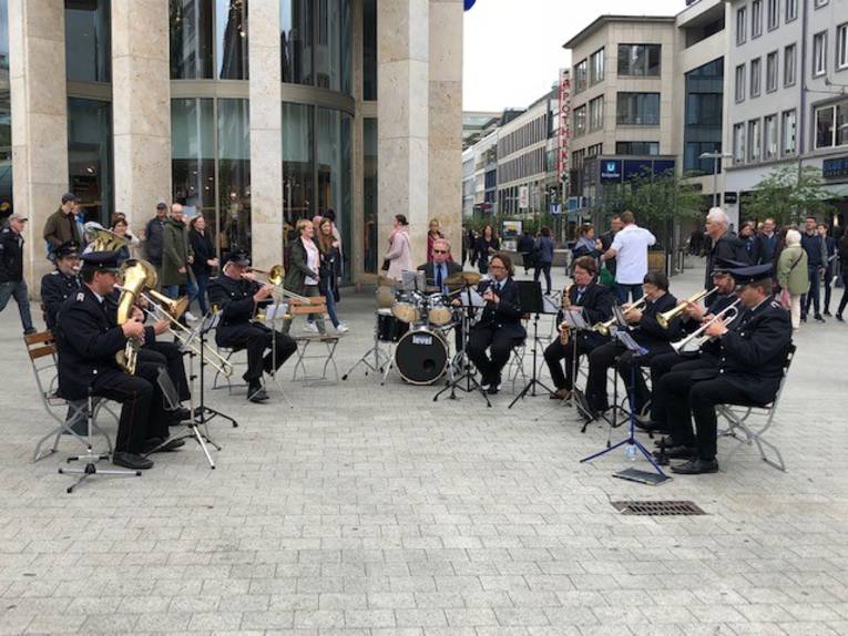 Musikzüge auf dem Kröpcke.