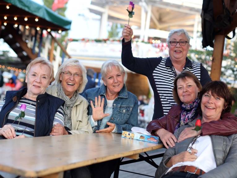 Treiben auf einem Festplatz. 