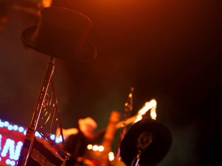 Treiben auf einem Festplatz.