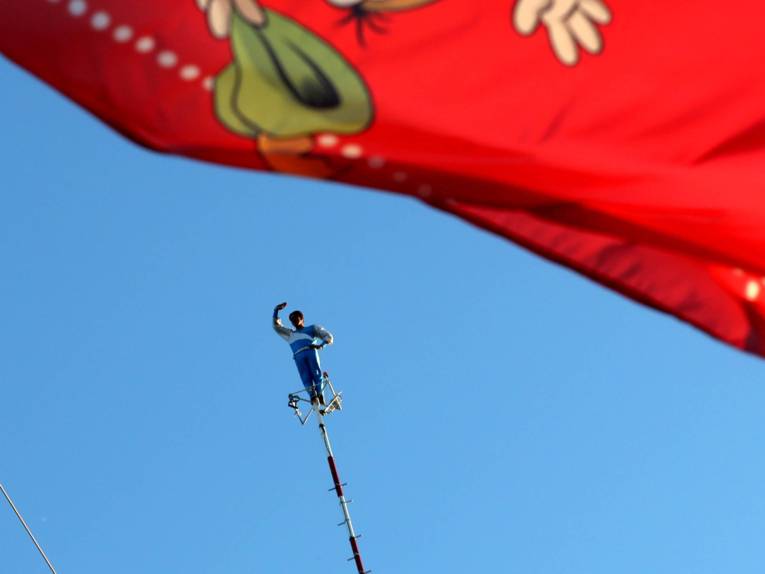 Treiben auf einem Festplatz.