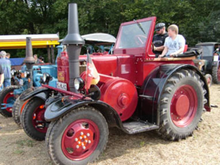 Ein Traktor-Oldtimer.