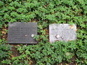 Grabsteine für Shmulik (Shmuel) und Nachum (Natek) Rotenberg auf dem Friedhof Seelhorst in der Mittelachse für die Opfer der hannoverschen Konzentrationslager