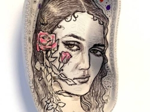 Die Zeichnung einer Frau mit Rose vor dem Gesicht