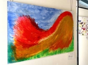 Gemälde einer rot-orangenen Welle auf grüner Wiese und unter blauem Himmel