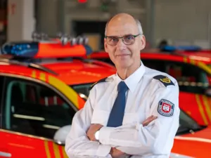 Bereichsleiter Markus Kropp vor den Kdow.