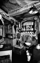 K&uuml;che einer sogenannten &bdquo;Elendswohnung&ldquo; in der Ballhofstra&szlig;e 7. Fotoserie des Wohnungsamts Hannover, um 1935