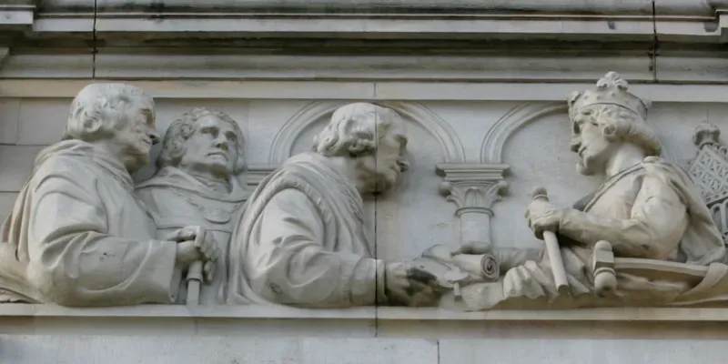 Figurenrelief
