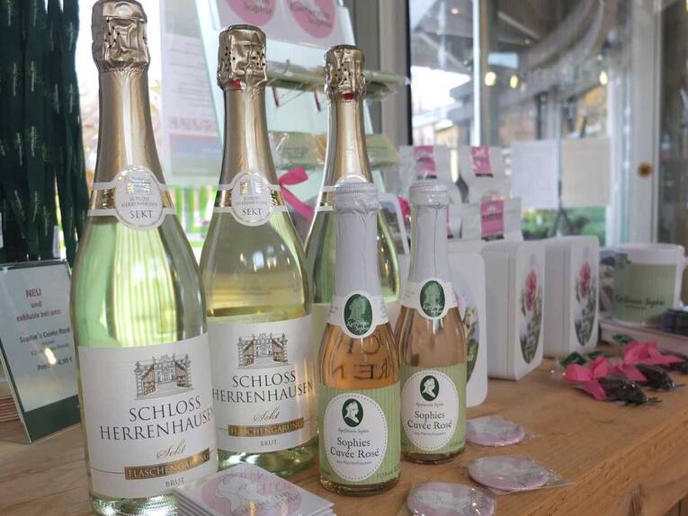 Sekt Sophie Shops Service Herrenhausen Bilder Landeshauptstadt Hannover Bilder 01 Data Neu Media Www Hannover De Herrenhausen