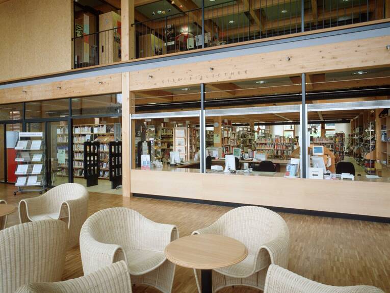 Bibliothek Foyer 2 Bilder Vom Haus Stadtteilzentrum Krokus Freizeiteinrichtungen Kultur Freizeit Landeshauptstadt Hannover Bilder 01 Data Neu Media Hannover De