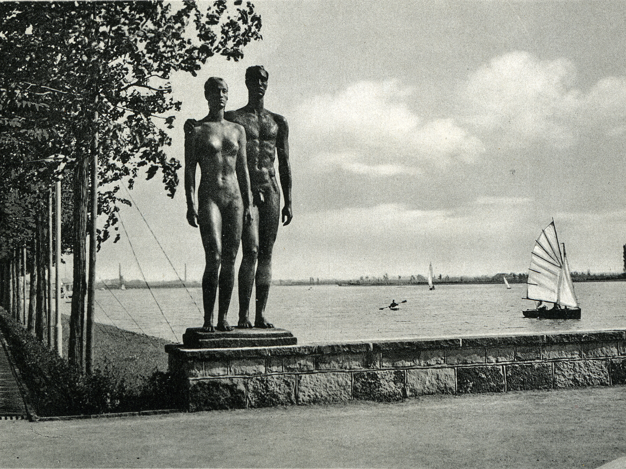 Skulptur "Menschenpaar" von Georg Kolbe am Maschsee Hannover